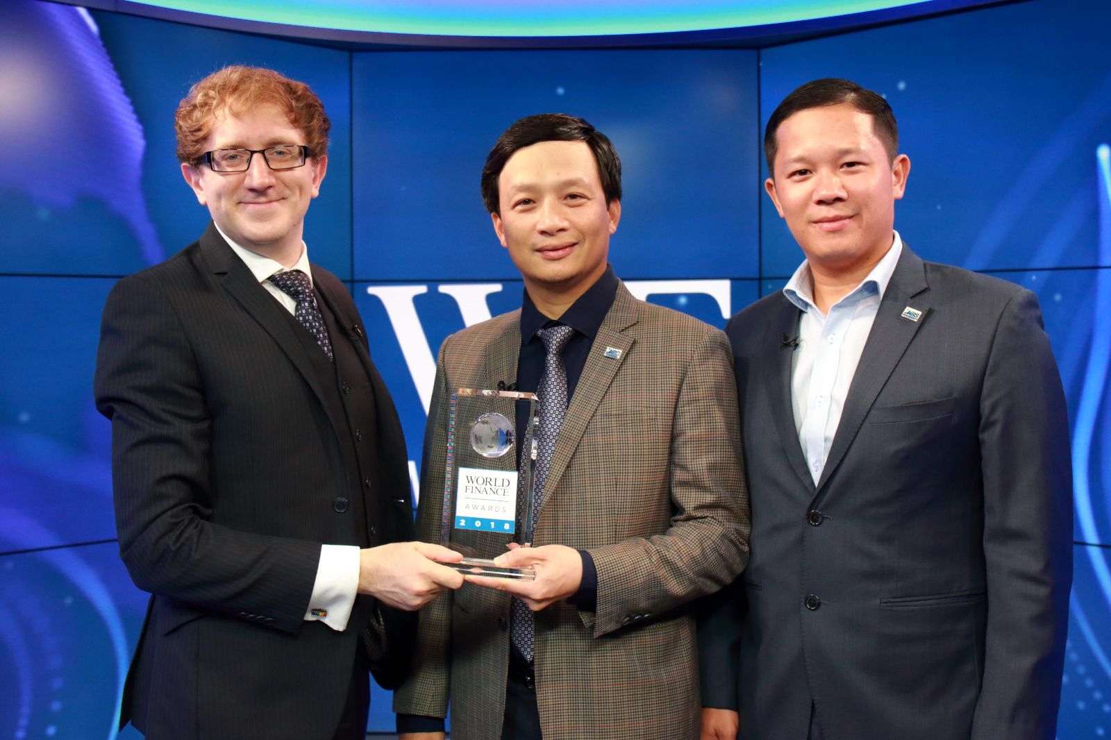 Cú đúp giải thưởng quốc tế MBS
